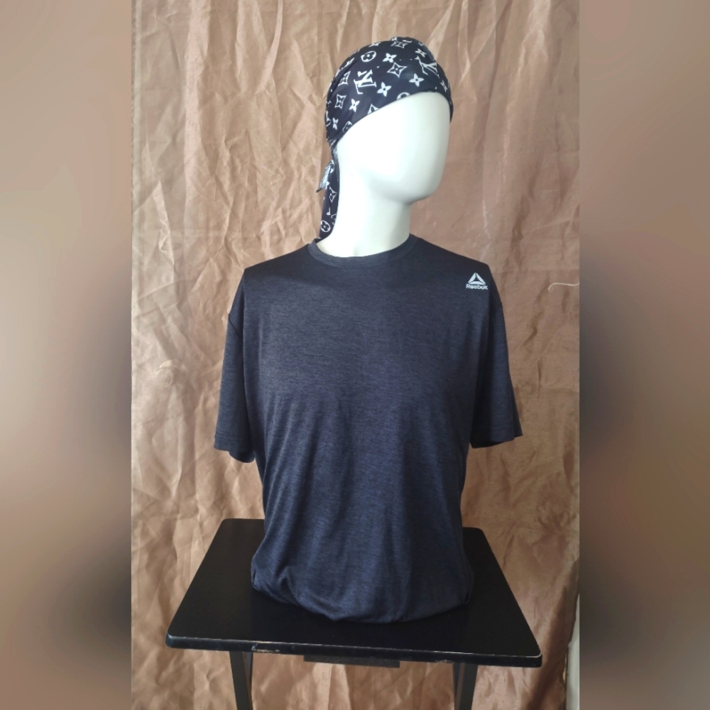Reebok charcoal gray large men's slim quick dry tee shirt.